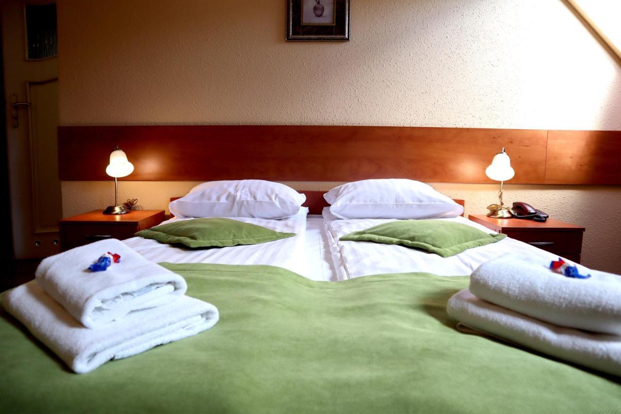 Motel Arkadia คอซซาลิน ภายนอก รูปภาพ